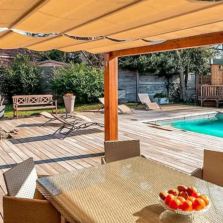 Authentique Avec Piscine 10 Couchages *